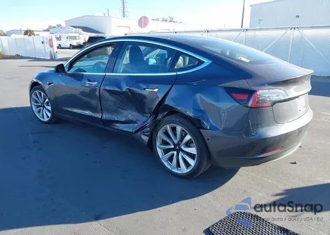 2018 Tesla Model 3 Long Range/Performance z USA, uszkodzony, nr VIN 5YJ3E1EB6JF132620